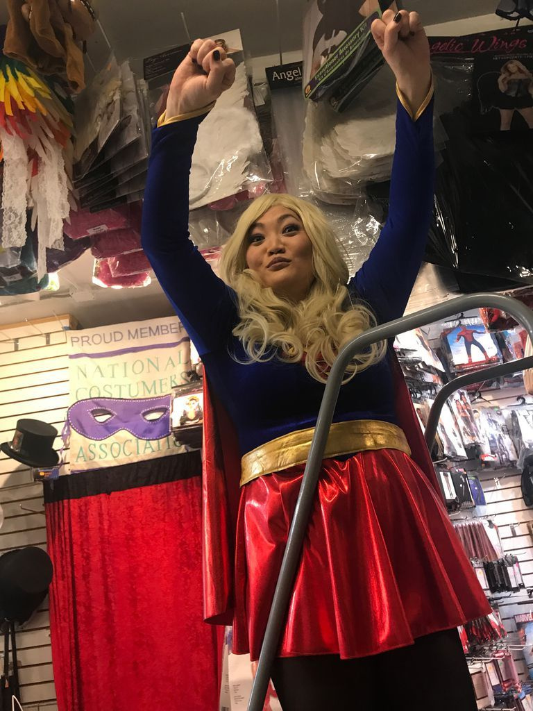 Dette er et job for Supergirl! | Kostume høflighed Chicago Costume Shop/Sun-Times Photo