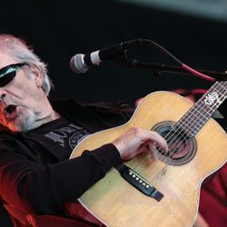 Merle Haggard je nastopila na Bonnarooju junija 2009. | AP fotografija
