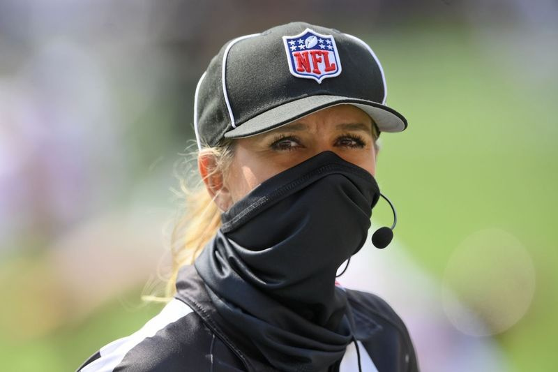 Sarah Thomas será la primera mujer en oficiar el Super Bowl.