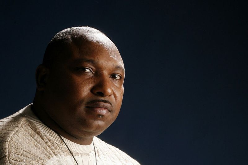 Nekdanjega igralca lige NFL Keitha McCantsa so v četrtek našli mrtvega na njegovem domu v St. Petersburgu na Floridi po sumu prevelikega odmerjanja drog, so sporočili preiskovalci. Imel je 53 let.