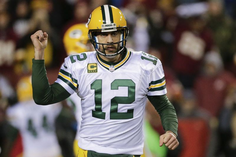 At fravælge 2021-sæsonen ville være mindre et økonomisk hit for Packers quarterback Aaron Rodgers end at springe træningslejren over.