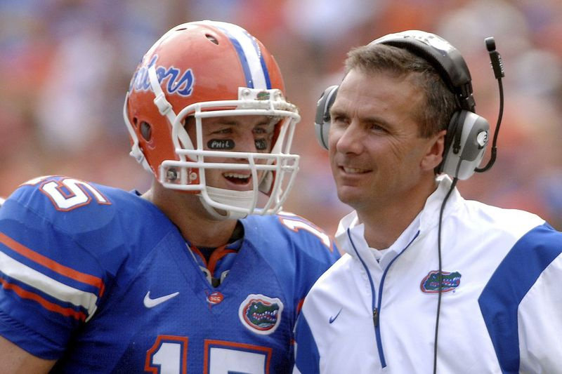 Den tidigare quarterbacken Tim Tebow från University of Florida och tränaren Urban Meyer är tillsammans igen, denna gång i NFL med Jacksonville Jaguars.