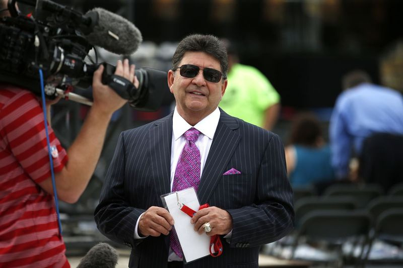 Präsident Donald Trump begnadigte den ehemaligen 49ers-Besitzer Eddie DeBartolo Jr., der in einem Glücksspielbetrugsskandal verurteilt wurde.