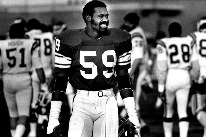 Mattas Blairas, vienas geriausių Minesotos „Vikings“ istorijos gynėjų ir šešis kartus „Pro Bowler“, žaidęs dviejuose „Super Bowl“ turnyruose, mirė. Jam buvo 70 metų.