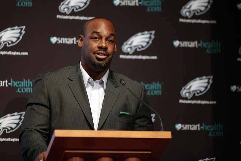 Il y avait toujours la question du doute quand vous êtes un jeune enfant, a déclaré le Pro Bowl QB Donovan McNabb. Les gens vous disent que vous pouvez être un receveur, un porteur de ballon ou que vous seriez meilleur en secondeur ou en sécurité et en quelque sorte tuer votre rêve [d