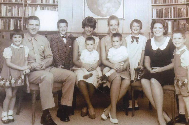 Пат Сомерс Кронин и њен муж Џејмс подигли су 10 деце. | Обезбеђена фотографија