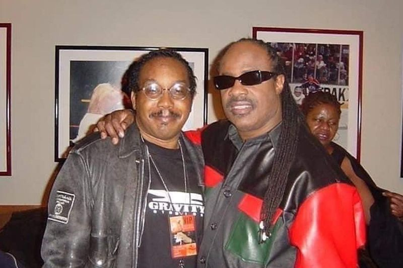Lydtekniker Danny Leake jobbet i 26 år for Stevie Wonder, reiste verden rundt med sangeren og håndterte lyden til liveopptredenene hans.