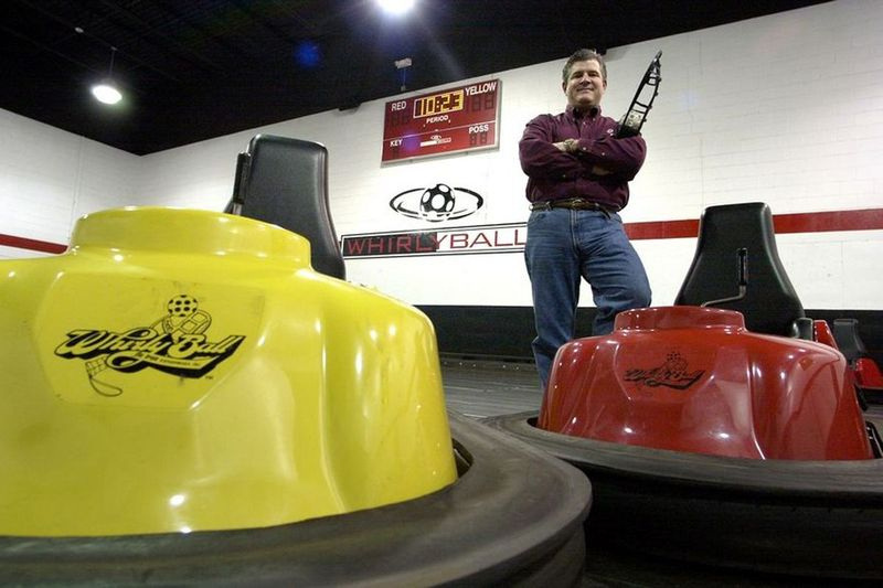 Sems Eliass, WhirlyBall Čikāgas apgabala vietu dibinātājs un izpilddirektors, 2005. gadā redzēts Vernon Hills WhirlyBall.