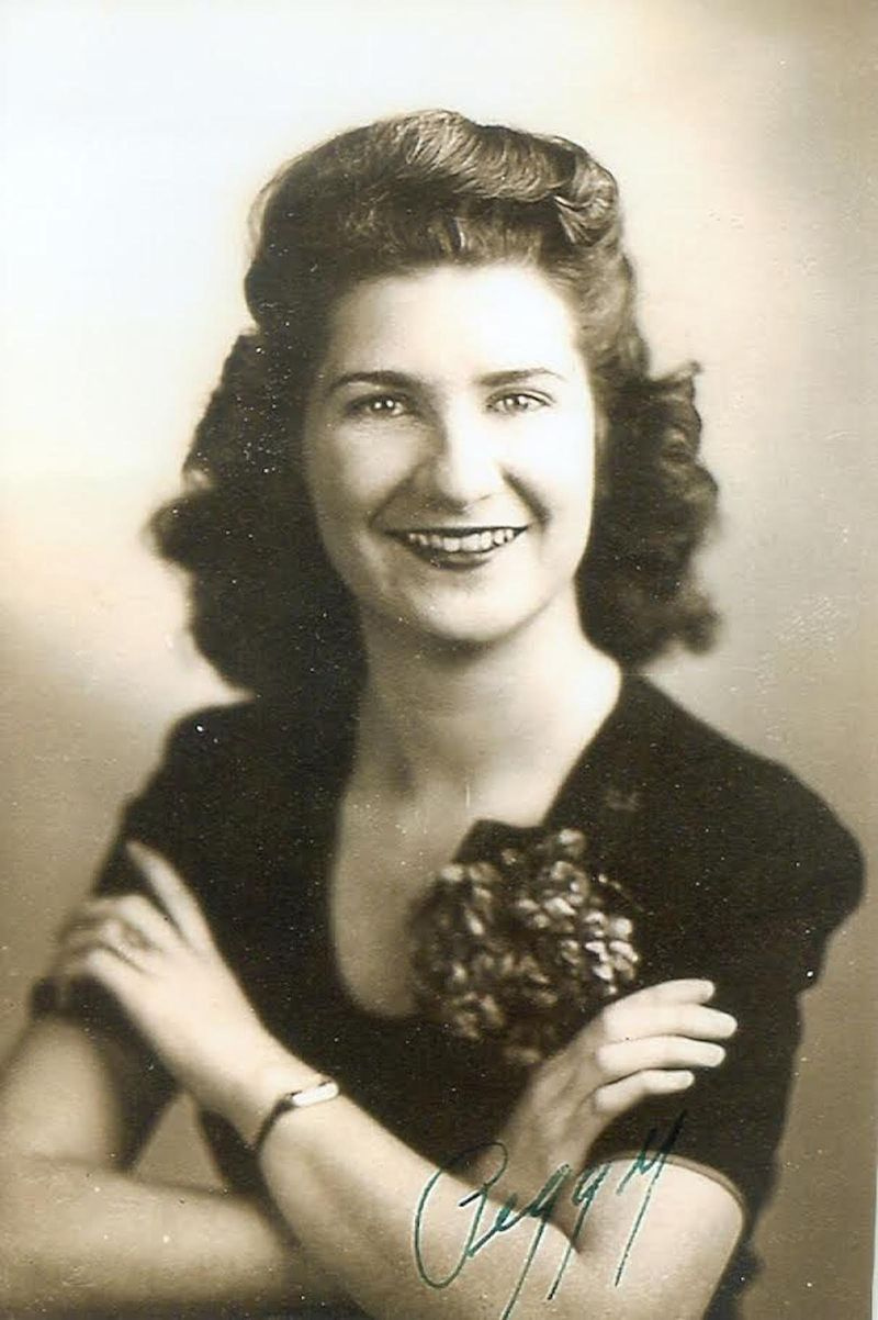 Unga Peggy Cooney.
