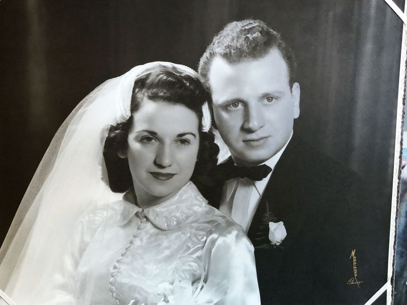 Earl og RoseLee Deutsch på deres bryllupsdag i 1949.