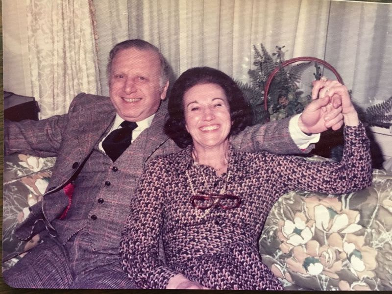 Earl og RoseLee Deutsch, som sagde om ham: Han var en vidunderlig ven, en vidunderlig ægtemand, en vidunderlig far.