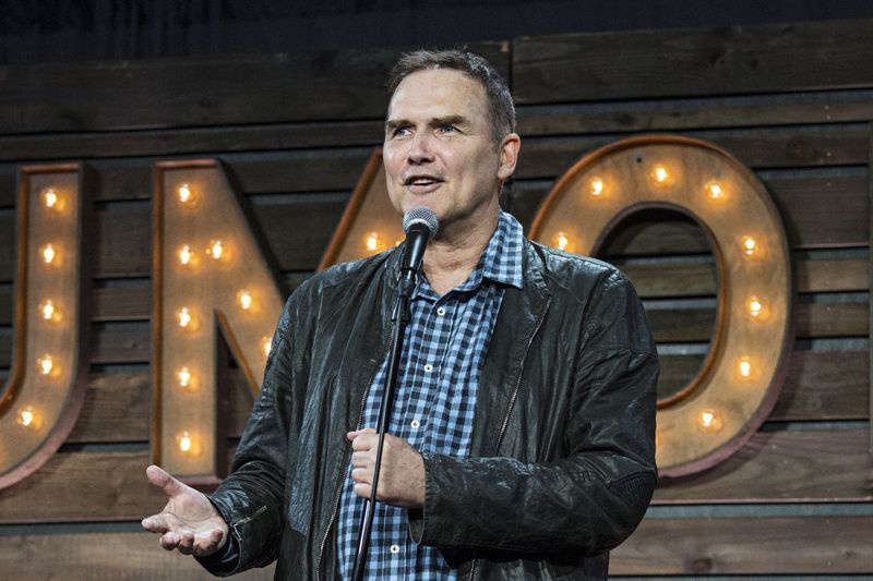 Norm Macdonald esineb 2017. aastal San Diegos.