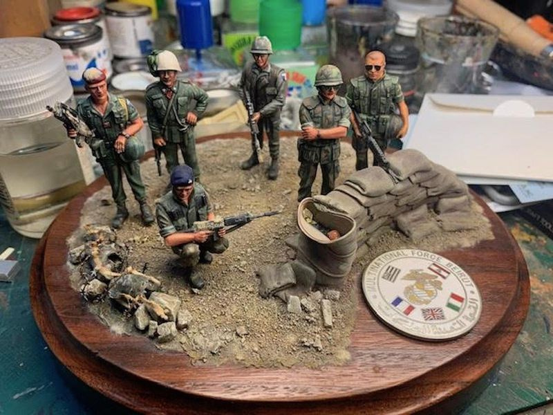 Figuras militares en miniatura hechas por Mike Cobb.