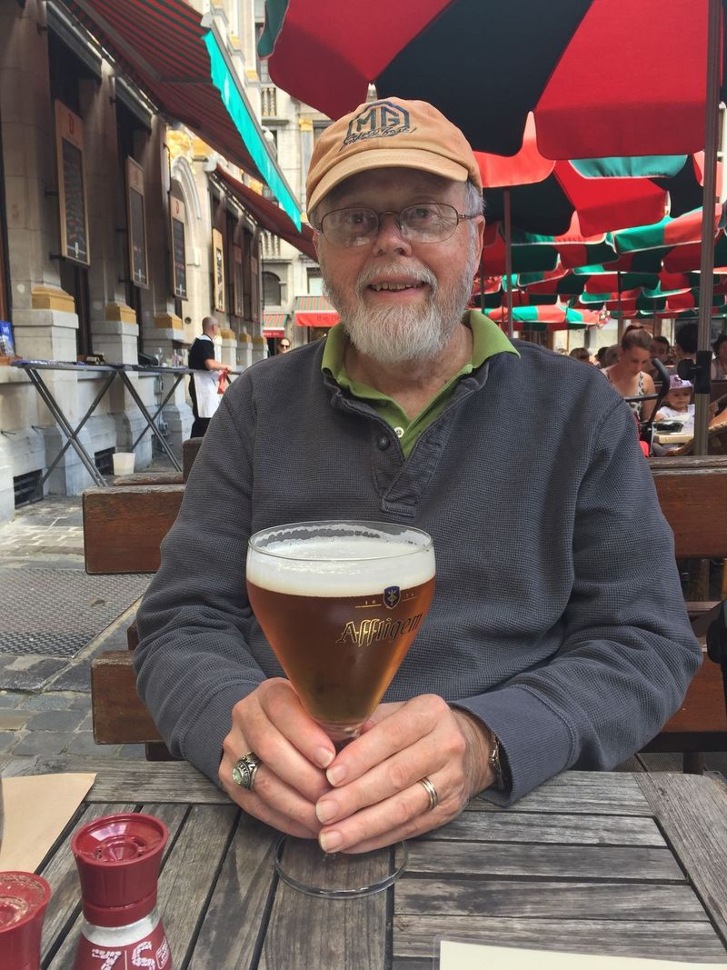 Mike Cobb disfrutando de Bruselas.