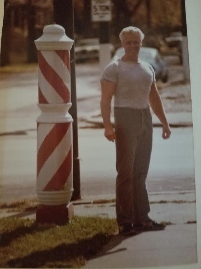 Paul Meador y su palo de barbero de la vieja escuela.