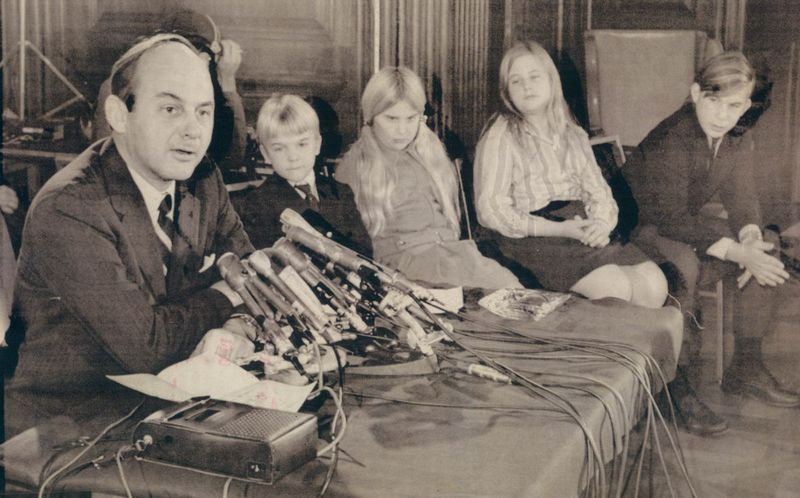 Le sénateur Adlai E. Stevenson III, nouvellement élu démocrate de l