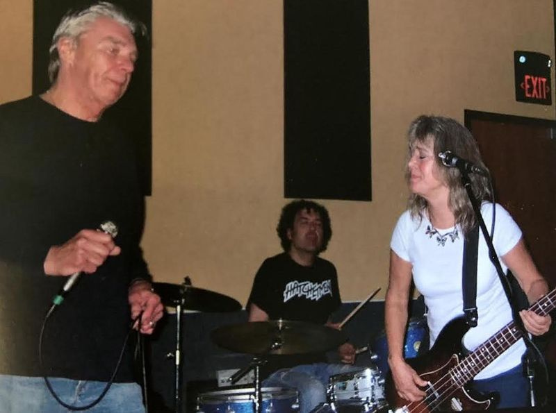 John Drake berlatih dengan Suzi Quatro untuk duet mereka di Anugerah Muzik Detroit 2013.
