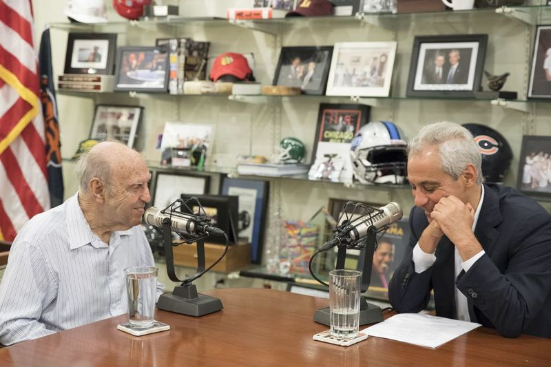 Rahmas Emanuelis davė interviu savo tėvui daktarui Benjaminui Emanueliui 2018 m. „Chicago Stories“ podcast