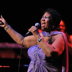 Aretha Franklin membuat persembahan pada hari Khamis 19 Mei 2011 di Teater Chicago. | Tom Cruze~Sun-Times