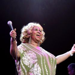 Aretha Franklin membuat persembahan di Radio City Music Hall di New York pada tahun 2012 . | Imej Neilson Barnard/Getty