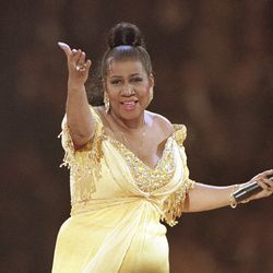 Aretha Franklin membuat persembahan di gala perasmian Presiden Bill Clinton pada tahun 1993. | Foto AP/Amy Sancetta
