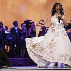 Aretha Franklin membuat persembahan semasa Festival Filem Tribeca 2017, di New York. | Charles Sykes/AP