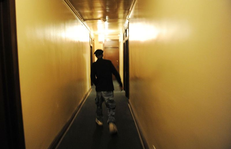 Pedro Bell em 2009, então quase falido e morando em um hotel de um quarto no Hyde Park.
