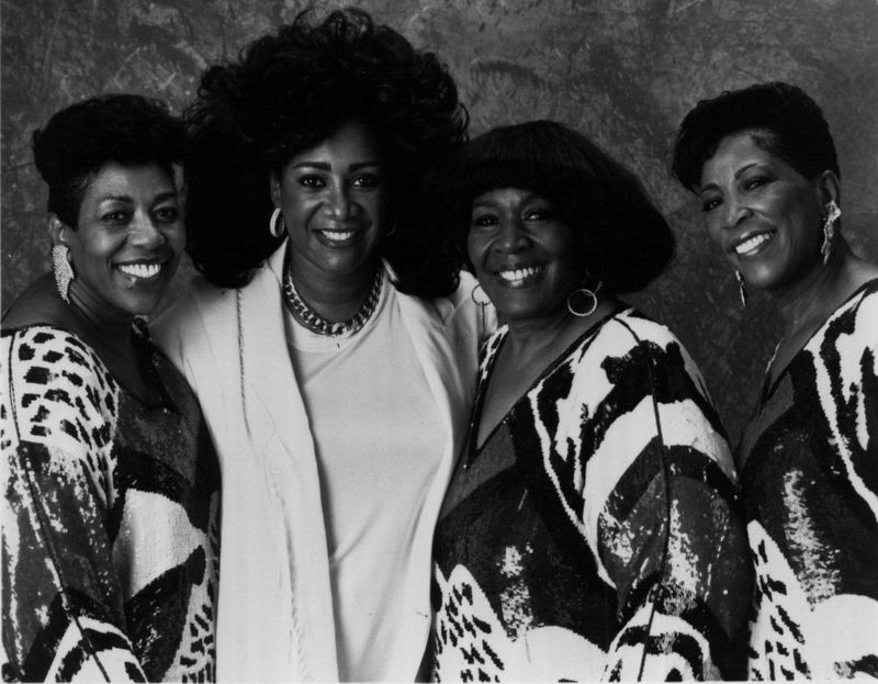 Η Patti LaBelle (δεύτερη από αριστερά) με τις αδερφές Barrett. Το συγκρότημα εμφανίστηκε στην ειδική εκπομπή του WTTW-TV του 1991 Going Home to Gospel με τον LaBelle.