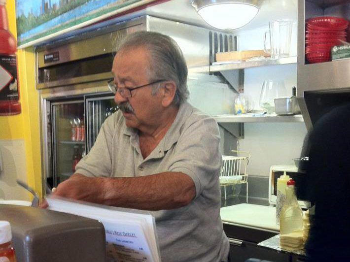 Sarkis Tashjian consiguió una clientela fiel en Sarkis Cafe en Evanston. | Facebook