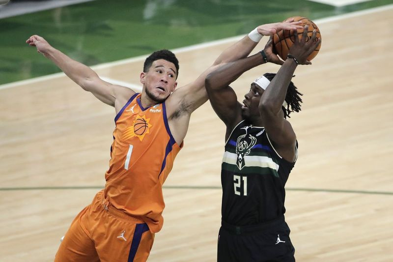 Devin Booker og Jrue Holiday er gået fra NBA Finals fjender til Tokyo Olympiske holdkammerater.