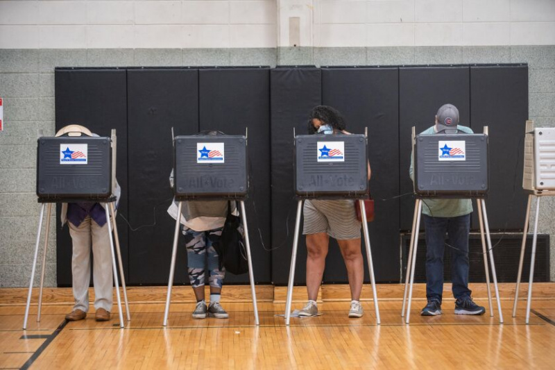   Eleitores nas primárias de 28 de junho. A alteração 1 está na votação de novembro.