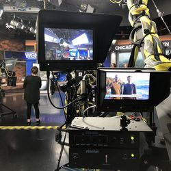 Nos bastidores do WGN Morning News. | Brian Rich para o Sun-Times