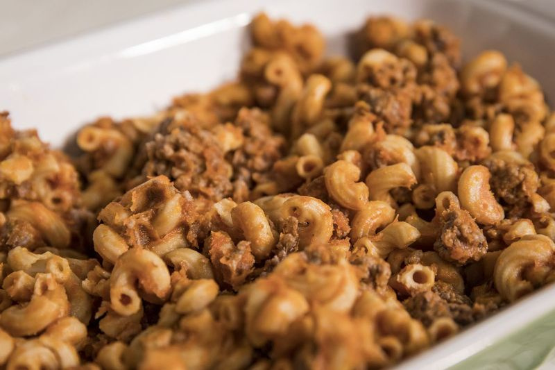 O prato favorito de carne e macarrão de Larry. | Ashlee Rezin / Sun-Times