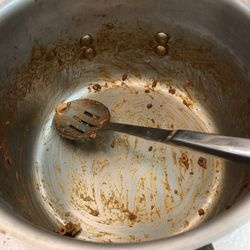 A equipe Food We Love pareceu gostar do prato de Larry! | Linda Yu / Sun-Times