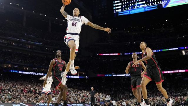   ผู้ชาย's College Basketball Games