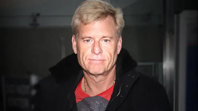   Joe Simpson có đồng tính không