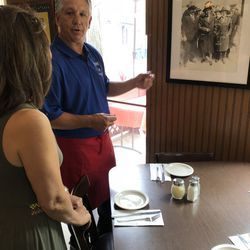 Al Capone (vu sur la photo au mur) était un fan de la cuisine chez Tufano. | Personnel de Sun-Times