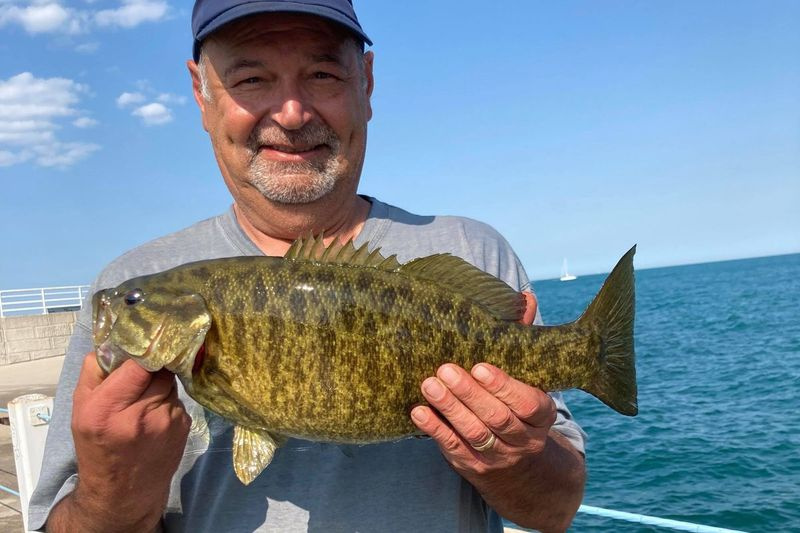Džesijs Granato noķēra labu basu, lai nopelnītu nedēļas zivi. Nodrošināts foto