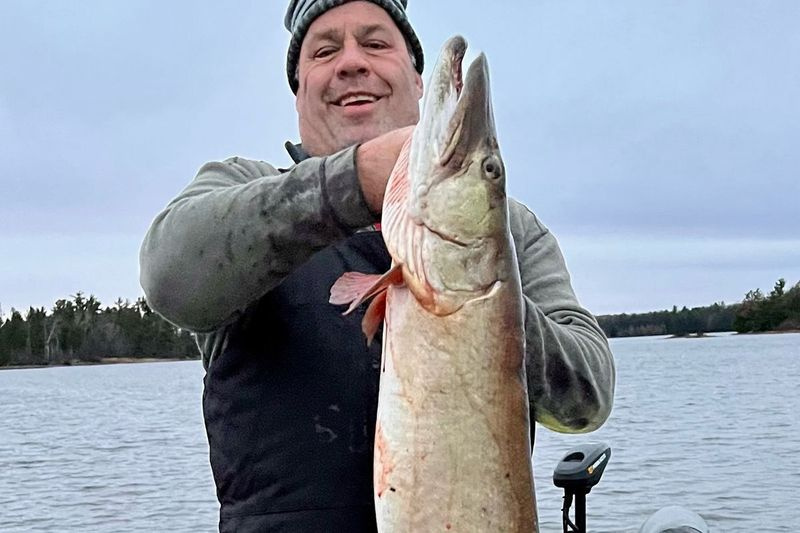 Scott Budzinskil on kahest muskusest suurim, mille ta tabas mürsku otsides. Pakutud foto