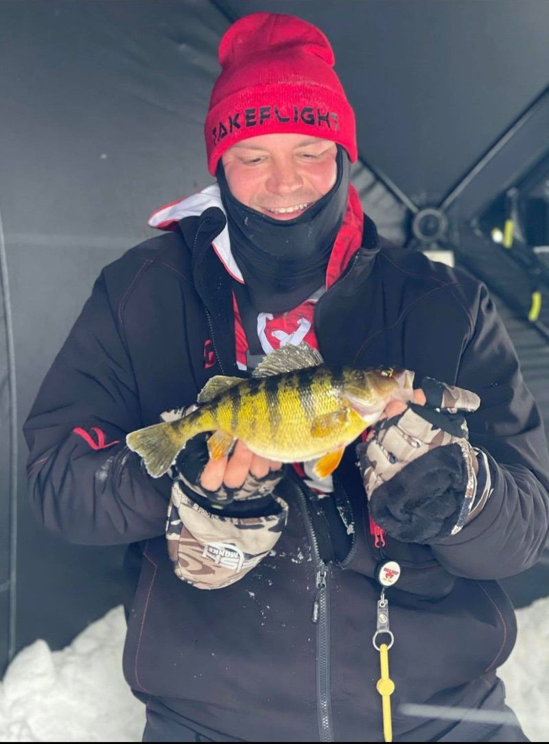 Sam Joseph Militello Jr. mit einem fetten Barsch aus Lake County. Bereitgestelltes Foto