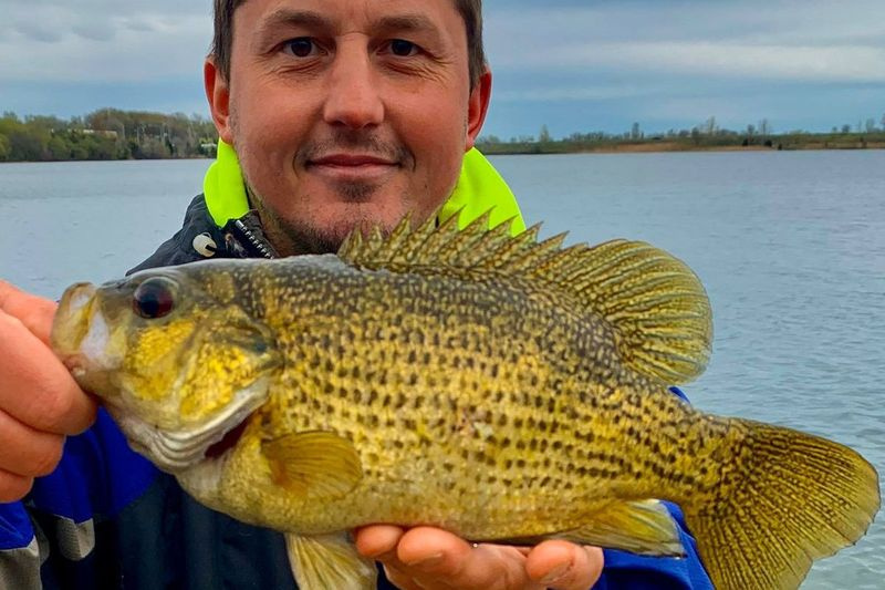 Jonny Pitelka avec une basse rock de qualité record, capturée et relâchée à Three Oaks Recreation. Photo fournie