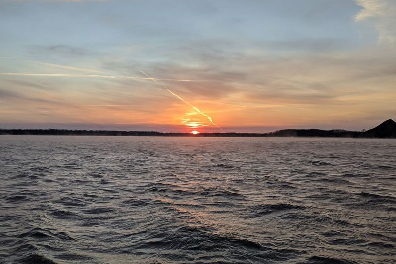 Dawn pār Braidwood Lake pagājušajā gadā atklāšanas dienā 1. martā; Atvēršanas diena pirmdien ir ļoti gaidīta pēc gadu ilgas pandēmijas. Kredīts: Deils Boumens
