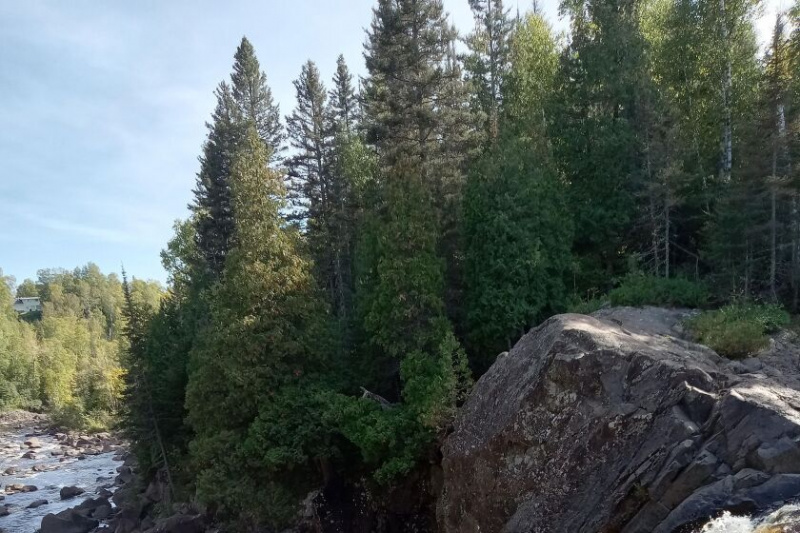   Illgen Falls em Minnesota é um lugar para pular de penhasco. Crédito: Pete Starshak