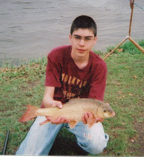 Andrew Chione s predchádzajúcim illinoiským rekordným ryšavým ryšavým psom, uloveným 25. apríla 2008, deň po tom, čo jeho brat John chytil illinoiského rekordného strieborného ryšavka. Za predpokladu