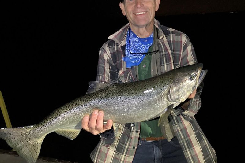 Terry Benjamin con su primer Chinook de caída en la costa. Proporcionado por Mark Bestvina