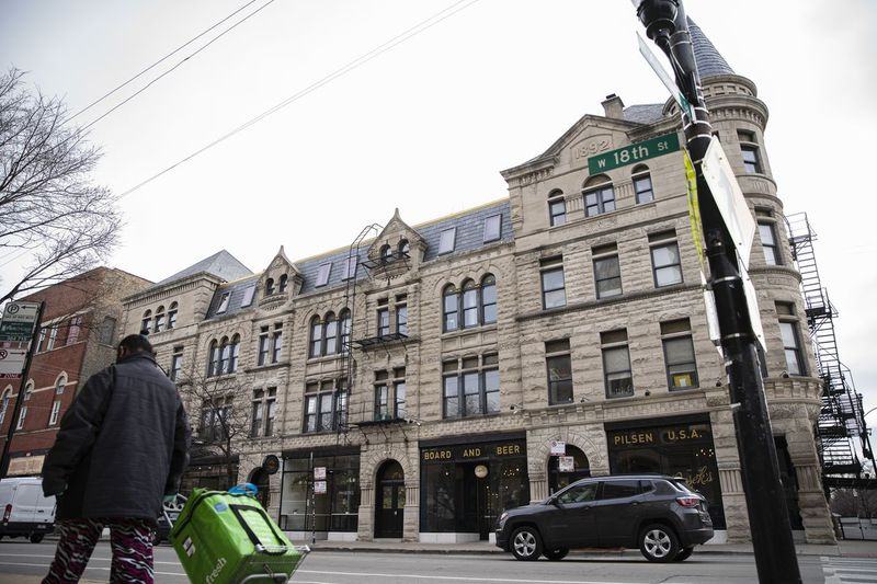 Thalia Hall, en las calles South Allport y West 18th en Pilsen, se encuentra entre los cientos de edificios que se habrían incluido en un distrito emblemático de Pilsen.