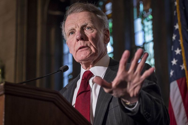 Były przewodniczący Izby Reprezentantów Illinois, Michael Madigan, widziany w University Club of Chicago w 2015 roku, był często postrzegany jako przeszkoda w reformach podczas swojej rekordowej kadencji w Springfield. Ale na pierwszej sesji bez niego ustawodawcy nadal wycofywali się ze znacznego zaostrzenia rządowych przepisów etycznych.