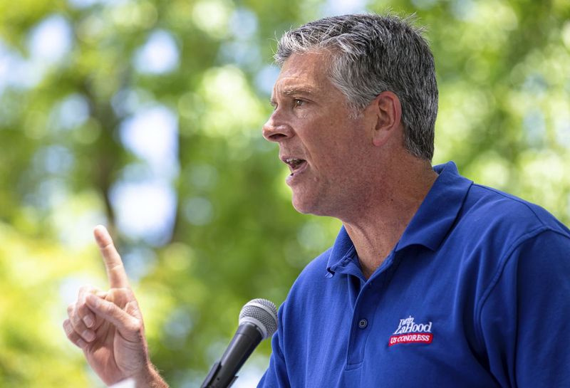 Rep. Darin LaHood, R-Ill., Ilinojaus valstijos parodų aikštėje Springfilde praėjusiais metais.