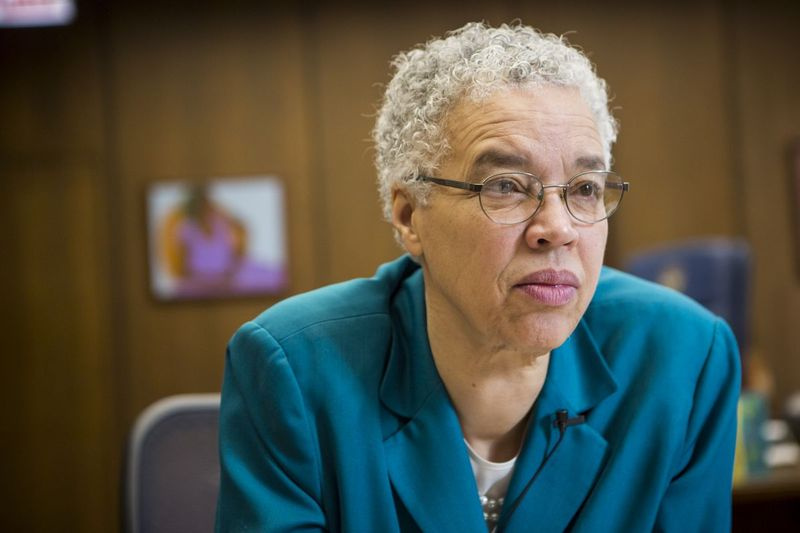 Il presidente della contea di Cook, Toni Preckwinkle.