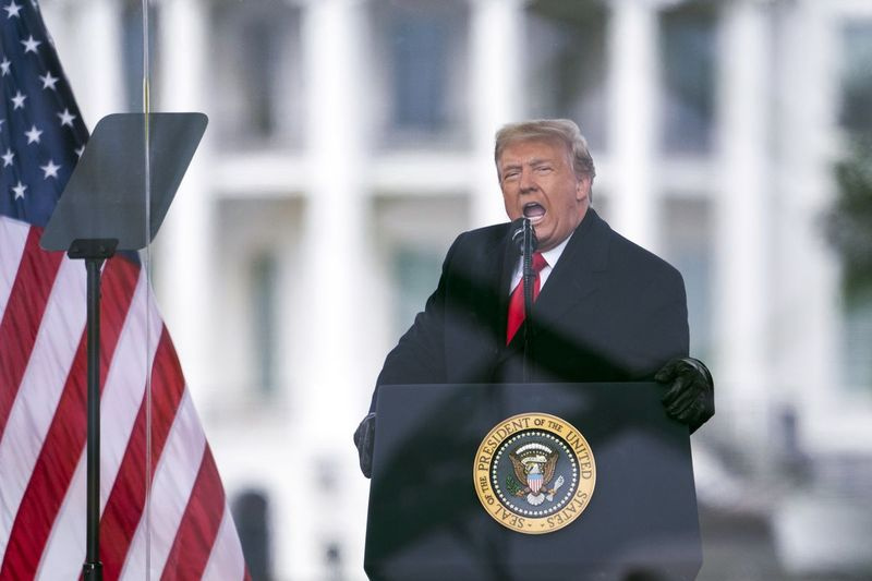 Na této archivní fotografii ze 6. ledna 2021 prezident Donald Trump hovoří během shromáždění na protest proti certifikaci volební vysoké školy Joea Bidena jako prezidenta.